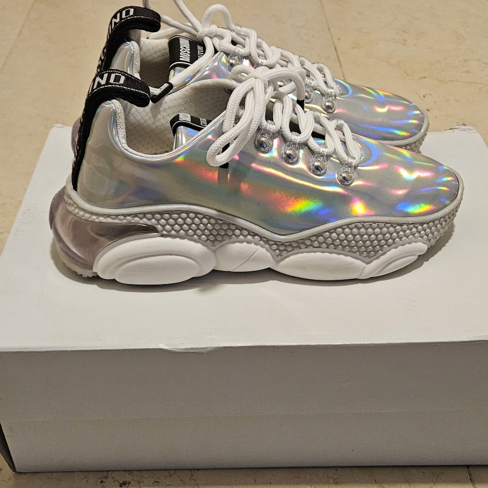 New Moschino teddy sneakers size 8